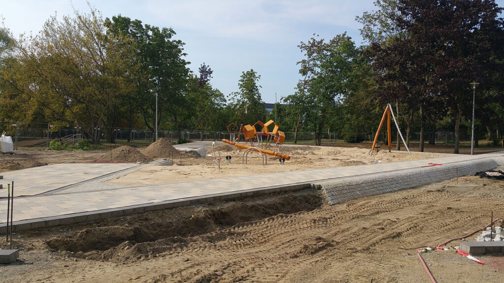 Erdarbeiten Sandkiste Spielplatz