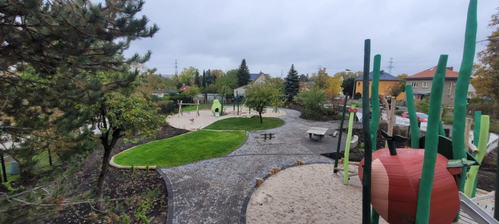 Geräte Bauten Spielplatz Marzahner Chaussee